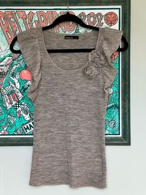Mango Gray Ruffle Sleeve Knit Top with Floral Appliqué - Wool Blend Size Small S